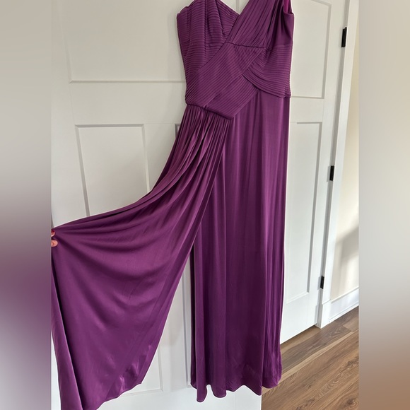 Gorgeous BCBG MaxAzria gown - Picture 3 of 7